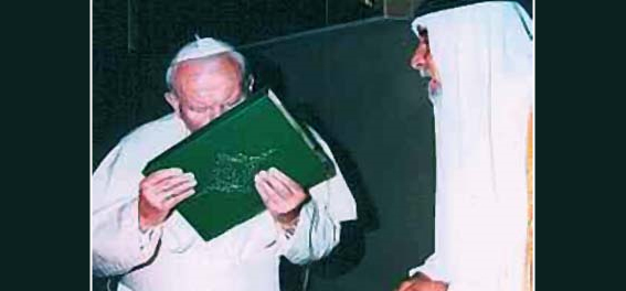 Juan Pablo II besa el Corán