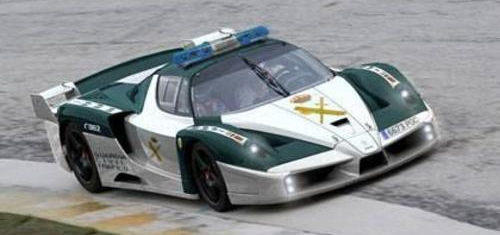 Guardia Civil en Ferrari