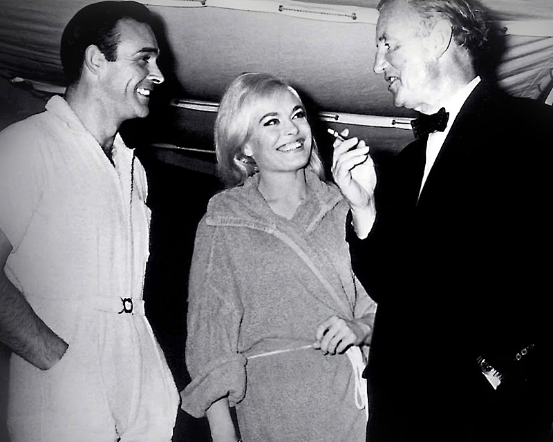 Sean-Connery-with-Ian-Flemming-on-the-set-of-Goldfinger