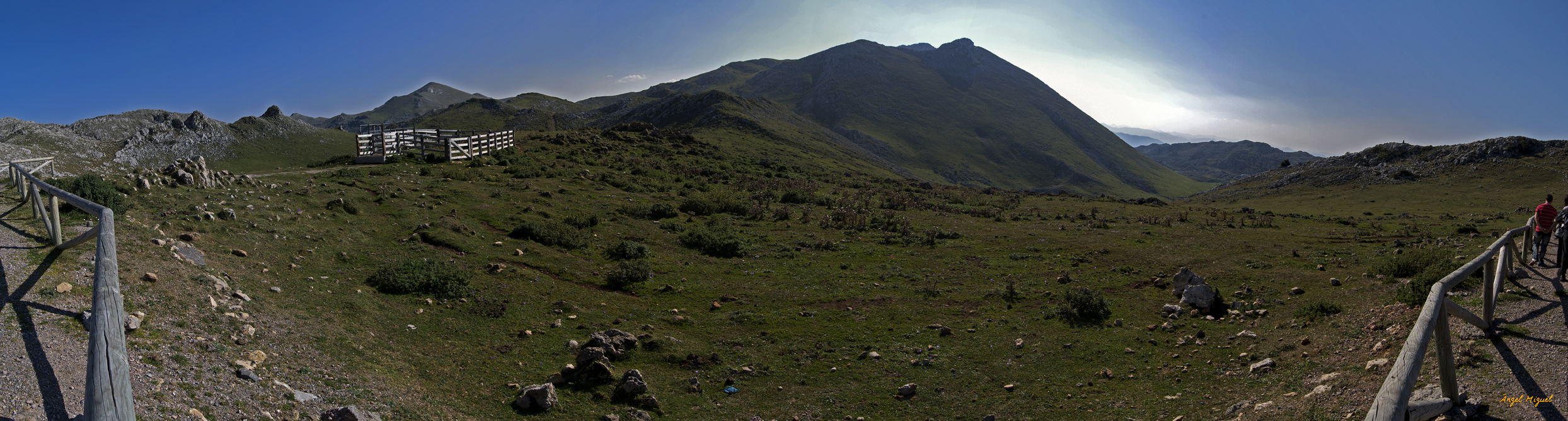 Panorámica_del_alto_de_L'Angliru