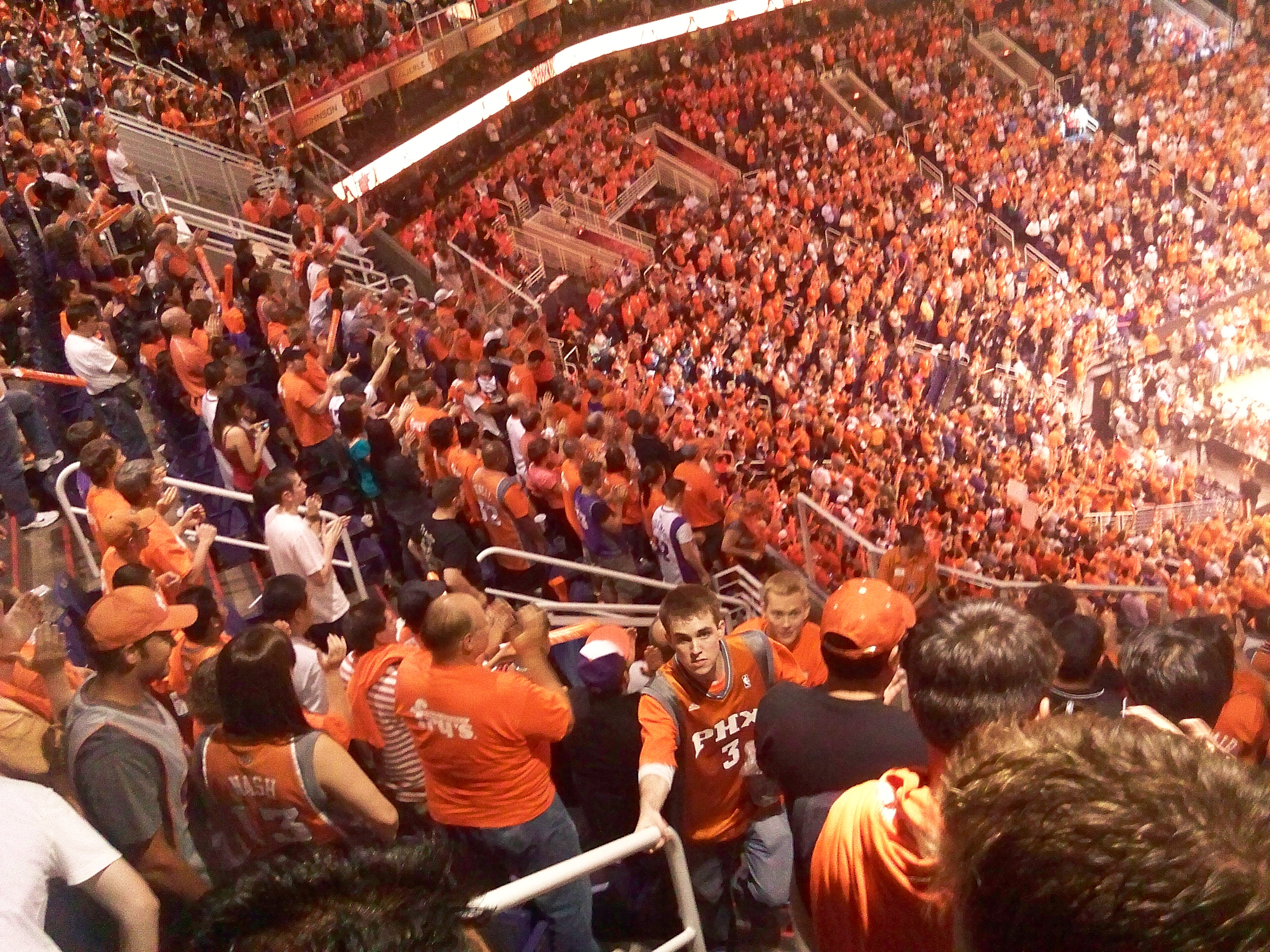 Phoenix_Suns_fans_2010_NBA_Playoffs_Conference_Semifinal_vs_San_Antonio_Spurs_Game_2_Planet_Orange