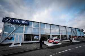 El motorhome del equipo Hyundai demuestra que no han venido para cuatro carreras...Copyright McKlein