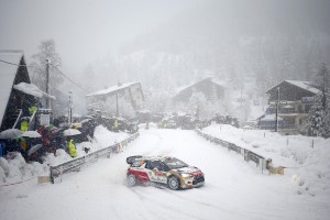 Kris Meeke haciendo lo propio.Copyright François Baudin