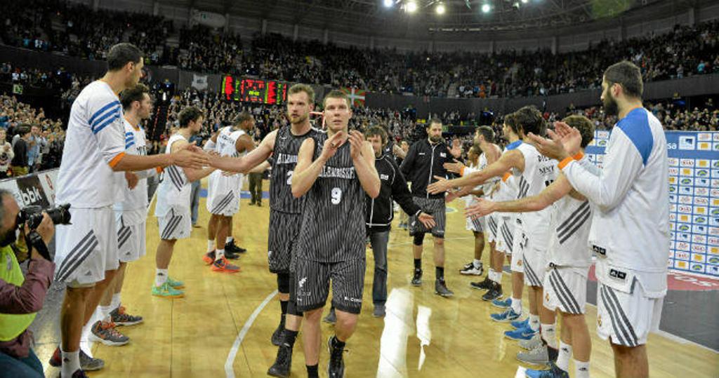 Pasillo a Bilbao Basket