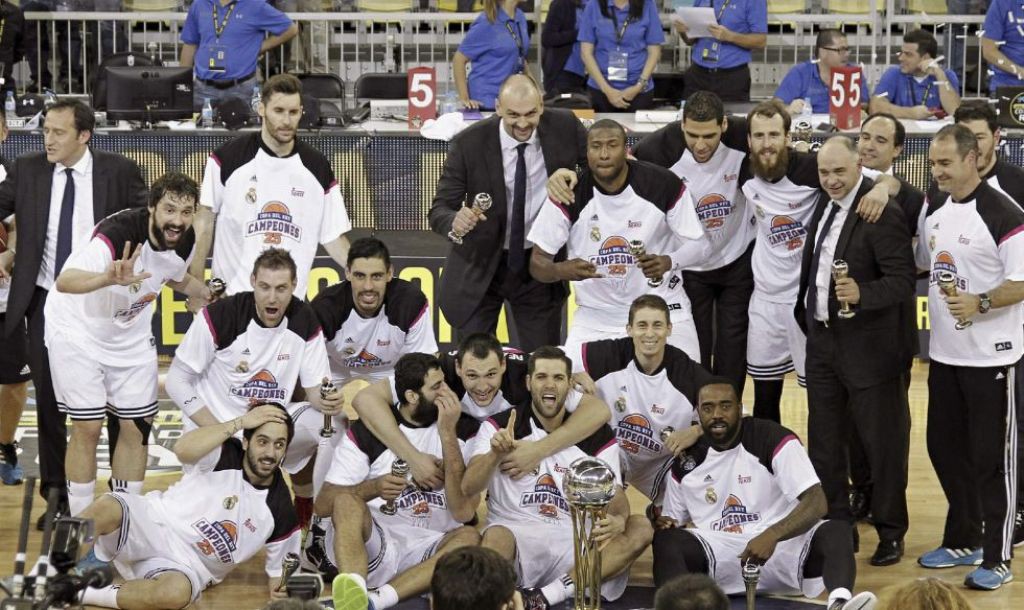 los-jugadores-del-real-madrid-celebran-su-25-copa-del-rey-de-baloncesto