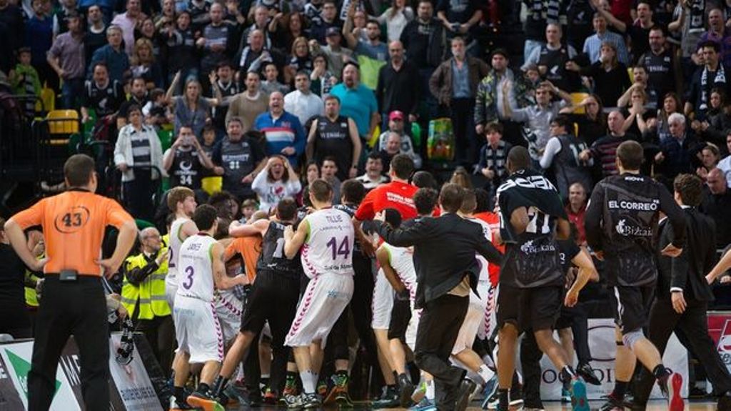 Pelea Bilbao Basket-Baskonia