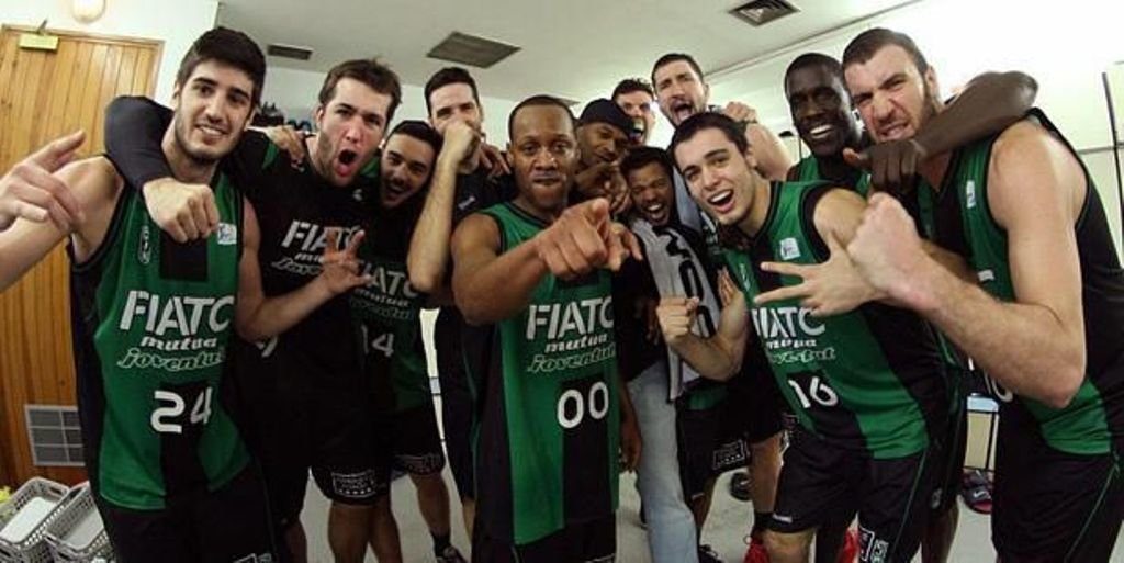 Joventut celebra victoria en vestuarios