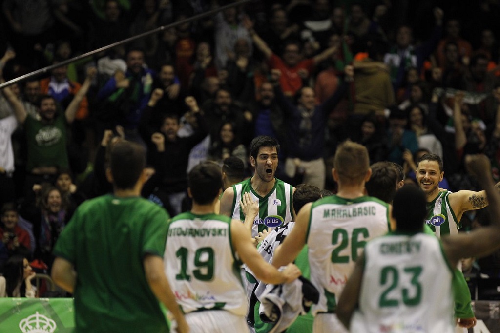 Betis celebra el triunfo contra el Real Madrid