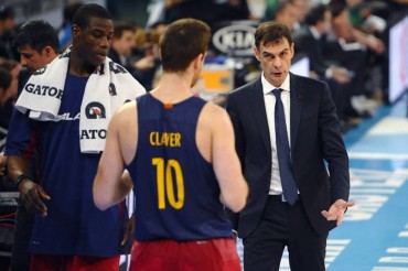 Bartzokas habla con Claver