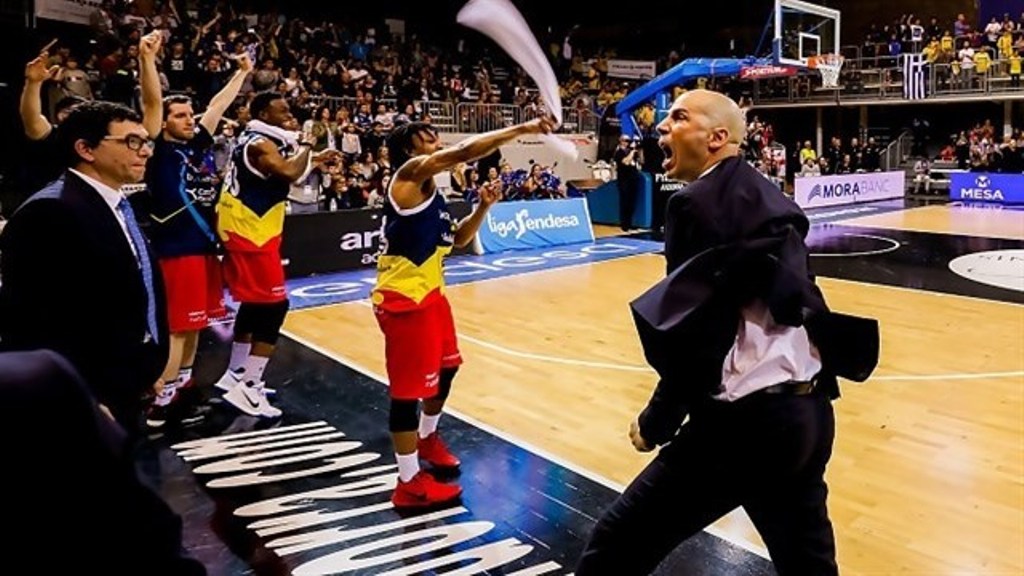 Banquillo de Andorra celebra victoria sobre Valencia Basket