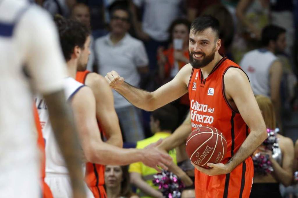 Oriola celebra triunfo sobre Real Madrid