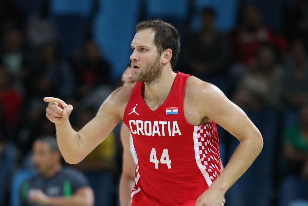 Bojan Bogdanovic señala con el dedo