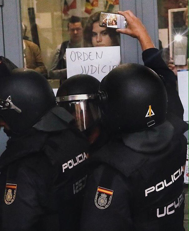 Intervención policial en el referéndum 1 de octubre (IES Jaume Balmes)