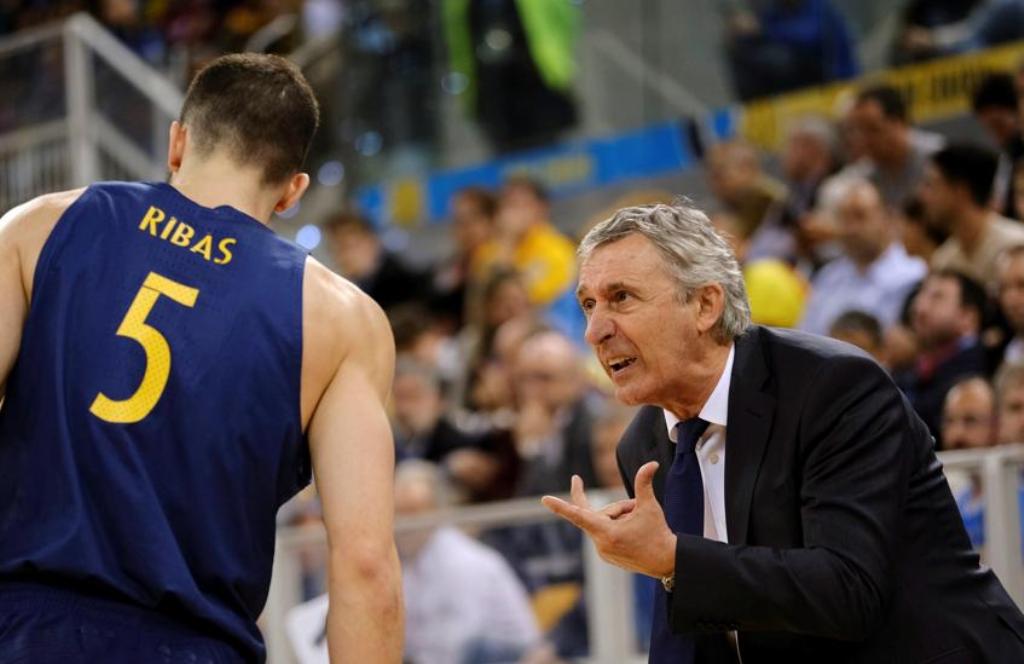 Pesic da instrucciones a Pau Ribas