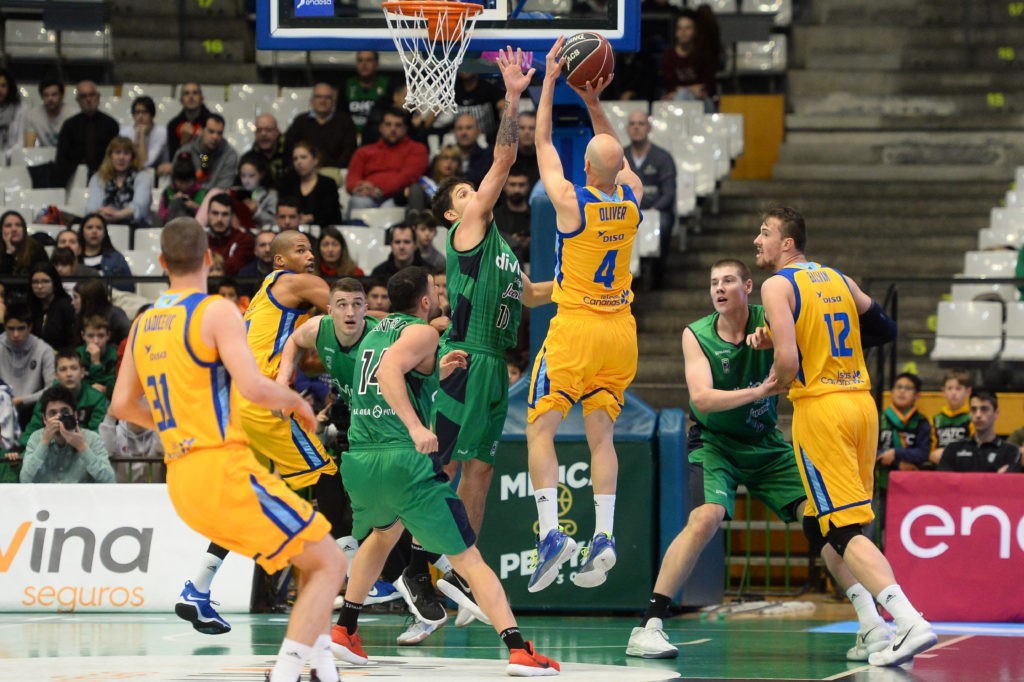 Tiro de Oliver en Badalona