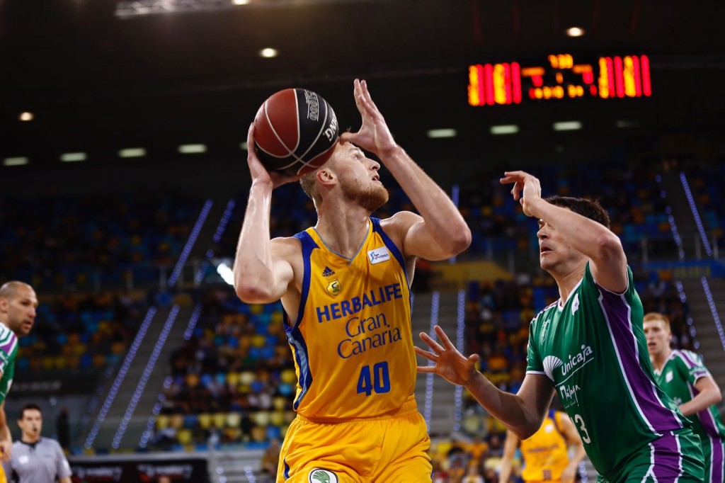 Luke Fischer defendido por Carlos Suárez