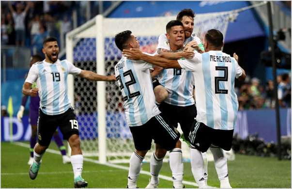 Argentina celebra el gol de la victoria contra Nigeria