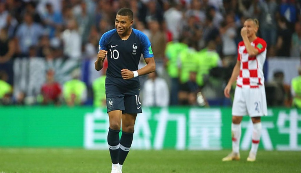 Mbappe celebra su gol a Croacia