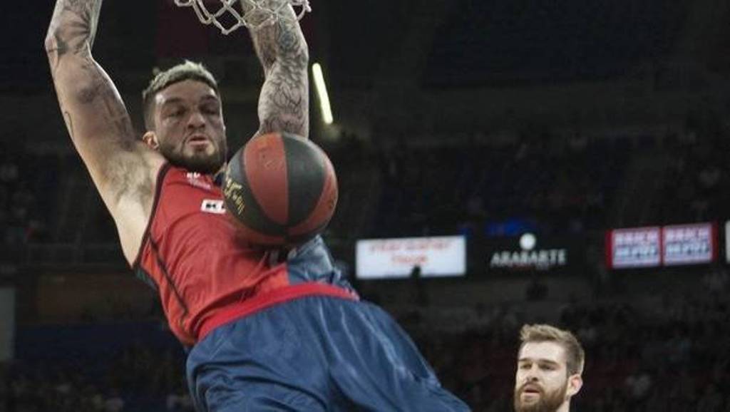 Poirier se cuelga del aro contra Basket Zaragoza