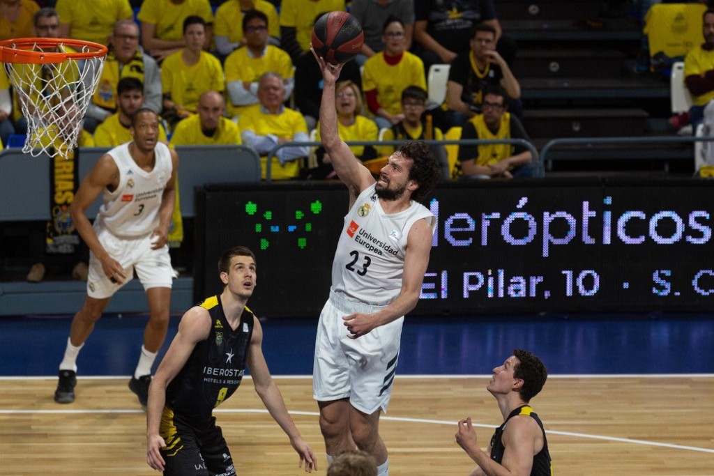 Llull busca una bandeja contra CB Canarias