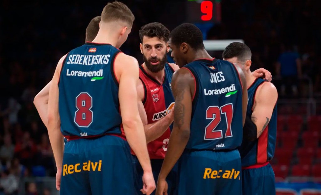 Corro jugadores de Baskonia