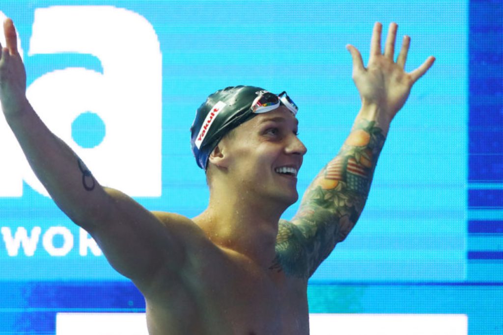 Caeleb Dressel celebra un triunfo