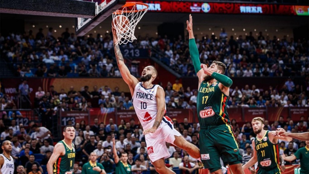 Bandeja de Fournier superando a Valanciunas