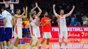 España celebra la victoria contra Serbia