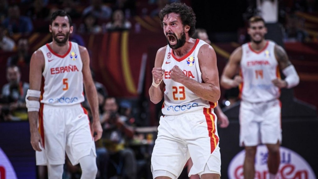 Llull celebra un triple en la prórroga