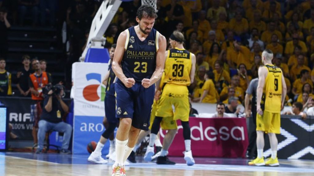 Llull celebra un triple contra CB Canarias