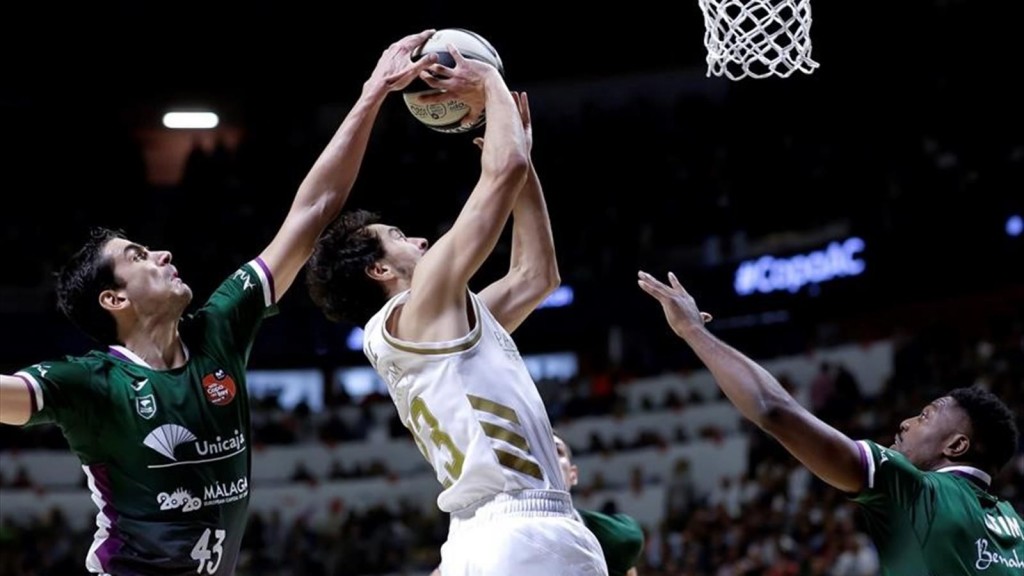 Carlos Suárez tapona a Llull