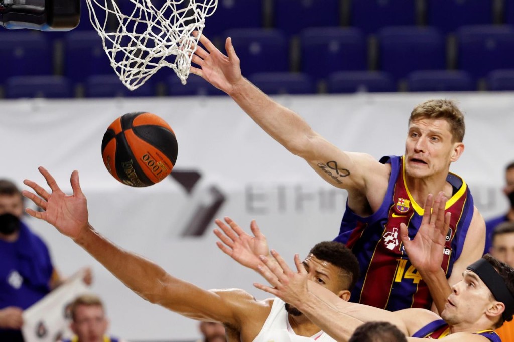 Pustovyi, Tavares y Kuric buscan el rebote