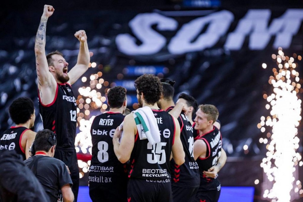 Bilbao Basket festeja la permanencia tras ganar a Joventut
