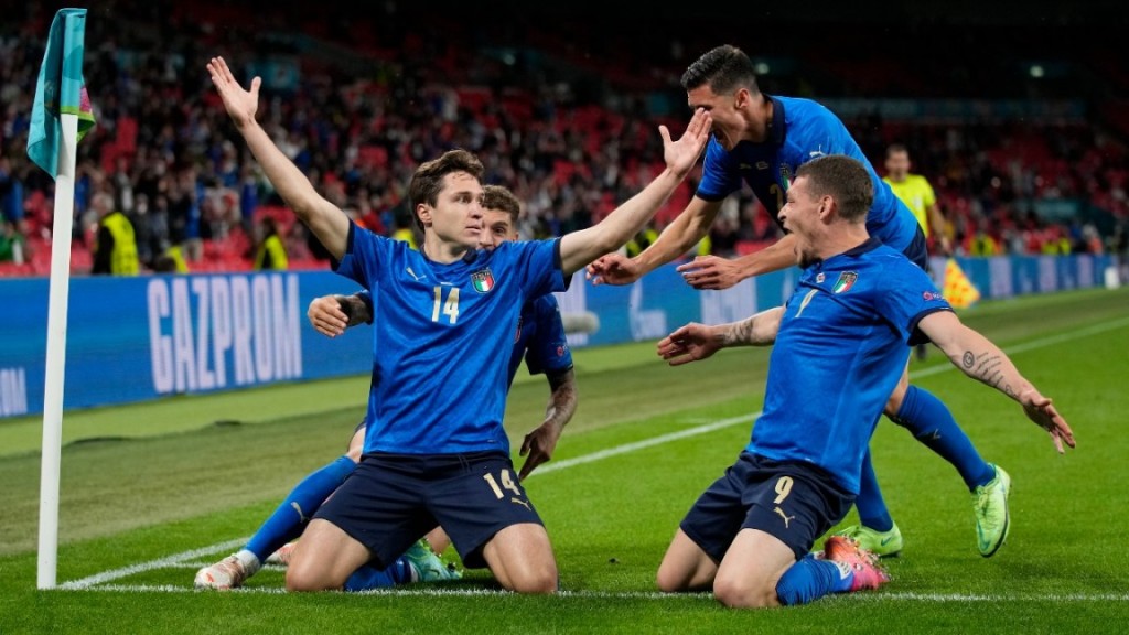 Chiesa celebra su gol contra Austria