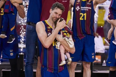 Pau Gasol abraza a su hija